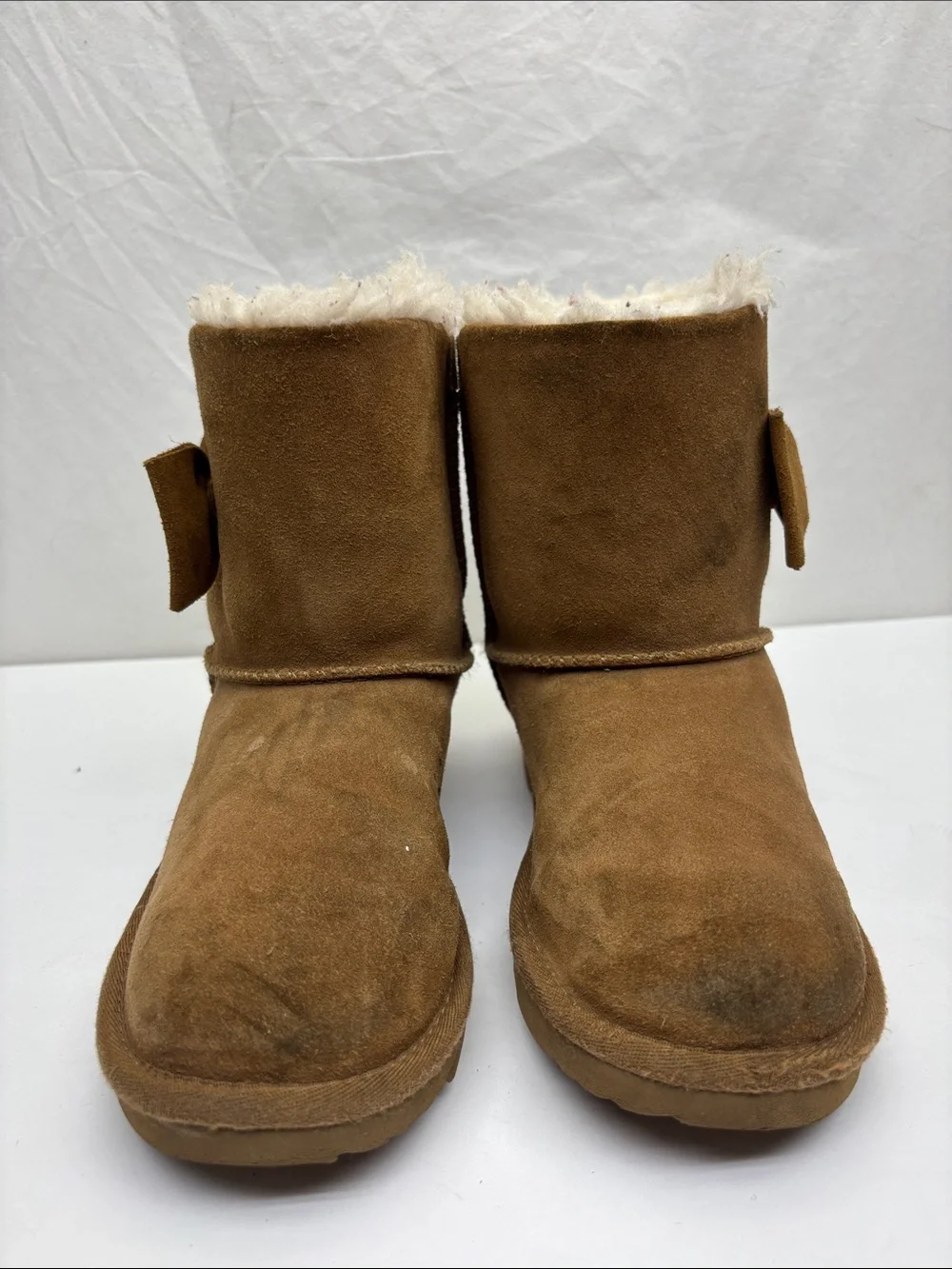 UGG now boots for little girl size 2, box 34